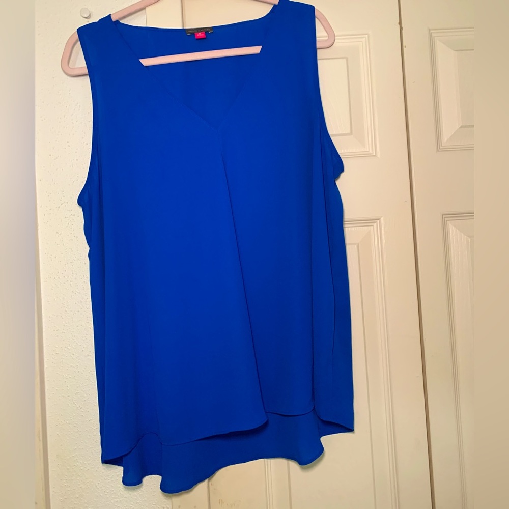 Vince Camuto V neck Blouse